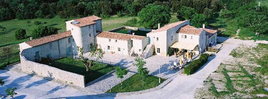 location tente tipi mariage au chateau de seriege à Cruzy Hérault Languedoc Roussillon