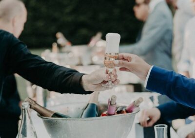 mariage extérieur en camargue chic