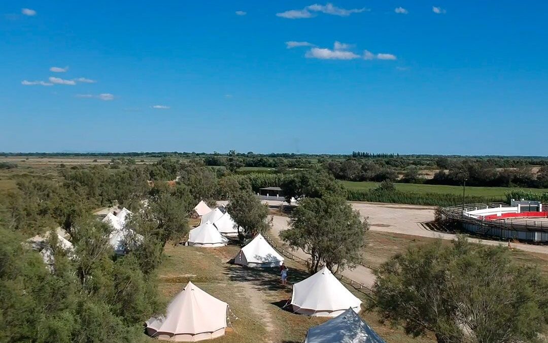 Mariage en plein air dans une manade en Camargue