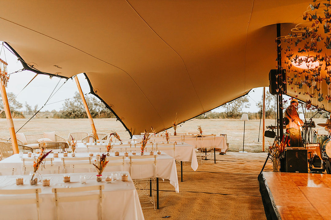 mariage sous une tente nomade en camargue